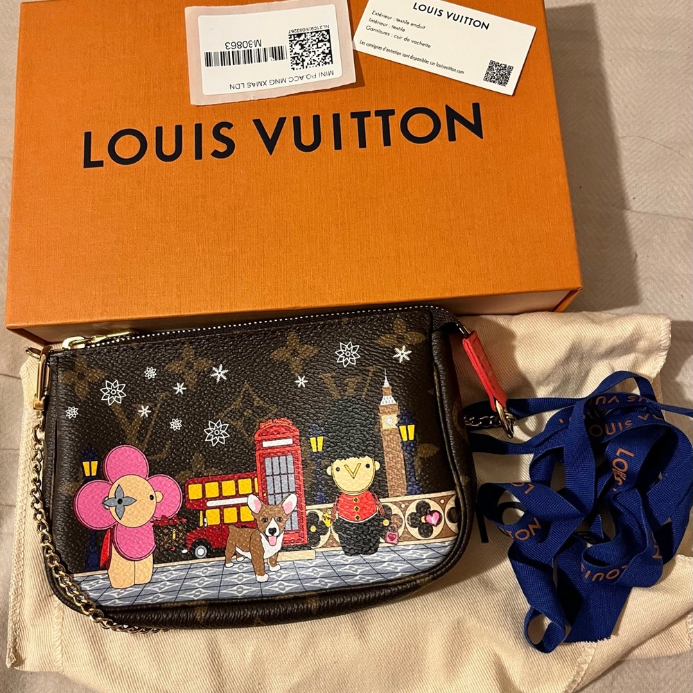 Louis Vuitton Christmas corgi mini pouch